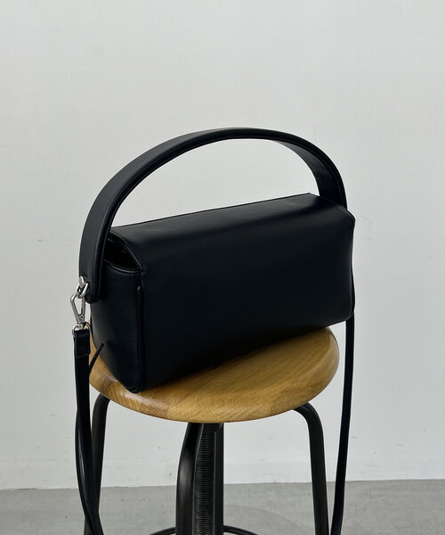 CAPRICIEUX LE'MAGE（カプリシューレマージュ）の「ワイドボックスバッグ（ショルダーバッグ・レディース・シルバー/ブラック/グレイッシュベージュ・FREE）」の15枚目の写真