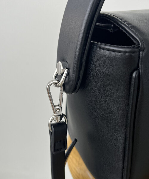 CAPRICIEUX LE'MAGE（カプリシューレマージュ）の「ワイドボックスバッグ（ショルダーバッグ・レディース・シルバー/ブラック/グレイッシュベージュ・FREE）」の12枚目の写真