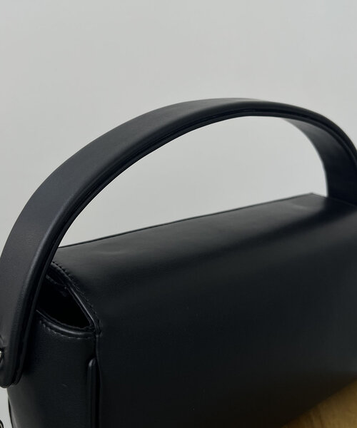 CAPRICIEUX LE'MAGE（カプリシューレマージュ）の「ワイドボックスバッグ（ショルダーバッグ・レディース・シルバー/ブラック/グレイッシュベージュ・FREE）」の11枚目の写真