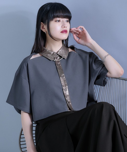 Ellno de Mavie(エルノデメヴィ)の「【新カラー追加】クレリックカットアウトシャツ(シャツ/ブラウス・レディース・ブルー系その他/ブラック/ブラック系その他・FREE)」の3枚目の写真