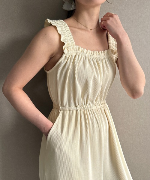 JUNOAH(ジュノア)の「肩フリルリブオールインワン(つなぎ/オールインワン・レディース・ブラック/アイボリー/チャコール・MEDIUM/LARGE/X-LARGE)」の1枚目の写真