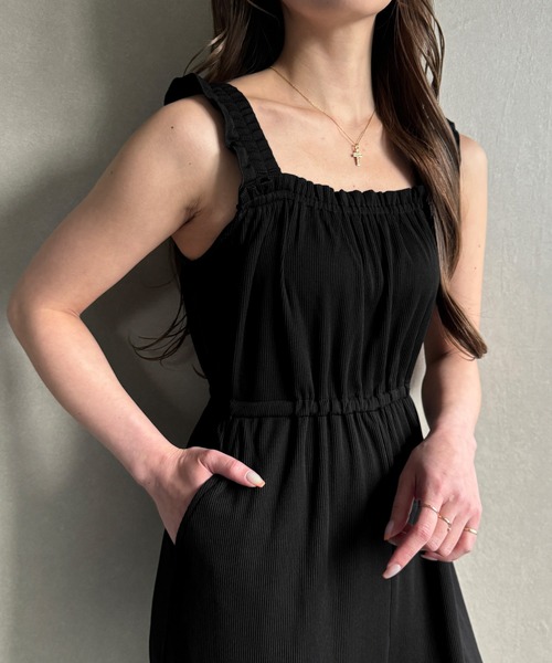 JUNOAH(ジュノア)の「肩フリルリブオールインワン(つなぎ/オールインワン・レディース・ブラック/アイボリー/チャコール・MEDIUM/LARGE/X-LARGE)」の2枚目の写真