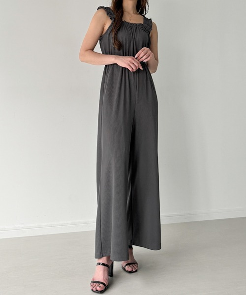 JUNOAH(ジュノア)の「肩フリルリブオールインワン(つなぎ/オールインワン・レディース・ブラック/アイボリー/チャコール・MEDIUM/LARGE/X-LARGE)」の4枚目の写真