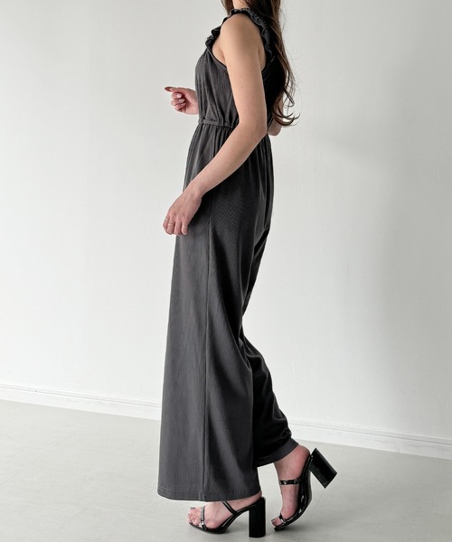 JUNOAH(ジュノア)の「肩フリルリブオールインワン(つなぎ/オールインワン・レディース・ブラック/アイボリー/チャコール・MEDIUM/LARGE/X-LARGE)」の5枚目の写真