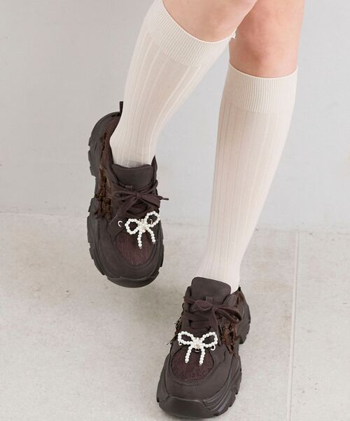 MAJESTIC LEGON(マジェスティックレゴン)の「2WAYデコリボンスニーカー(スニーカー・レディース・グレー/オフホワイト/ホワイト系その他/ピンク系その他2/ブラック系その他/ベージュ/ブラウン・SMALL/MEDIUM/LARGE/X-LARGE)」の5枚目の写真