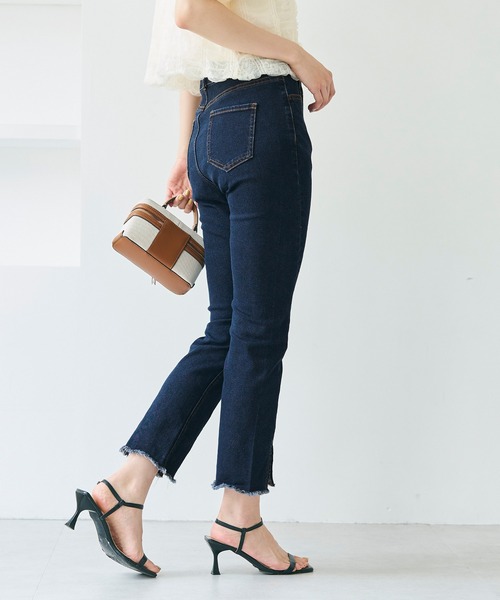 coca（coca）（コカ）の「【WEB限定セール】ストレッチ裾スリットデニム（デニムパンツ・レディース・インディゴブルー/ライトベージュ・L/M/S）」の6枚目の写真
