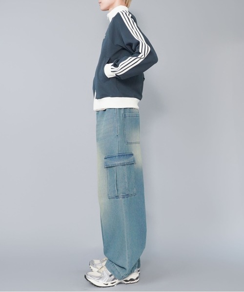 SPINNS(スピンズ)の「ヴィンテージ加工デニムカーゴワイドパンツ/ユニセックス(デニムパンツ・メンズ・ブラック系その他/ブルー系その他/サックスブルー系・L/M/S)」の5枚目の写真