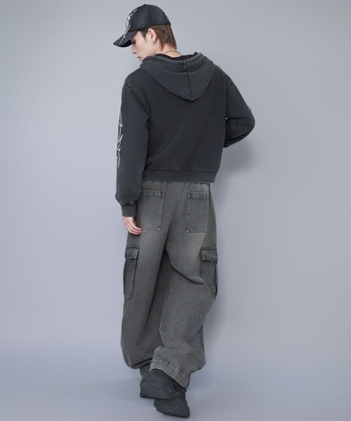 SPINNS(スピンズ)の「ヴィンテージ加工デニムカーゴワイドパンツ/ユニセックス(デニムパンツ・メンズ・ブラック系その他/ブルー系その他/サックスブルー系・L/M/S)」の12枚目の写真
