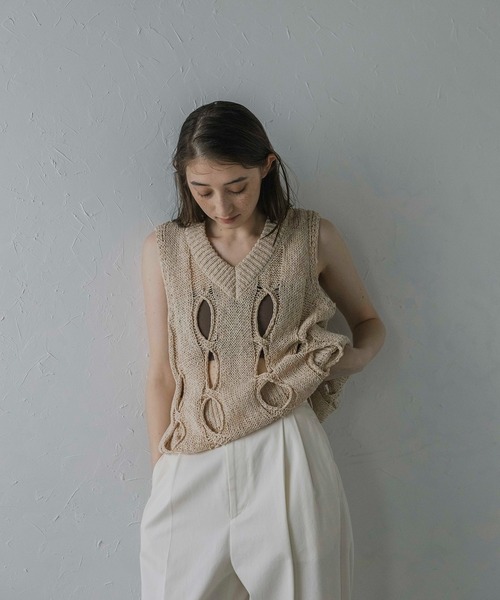 セール】【MINERTE】hole knit vest / 穴あきVネックニット