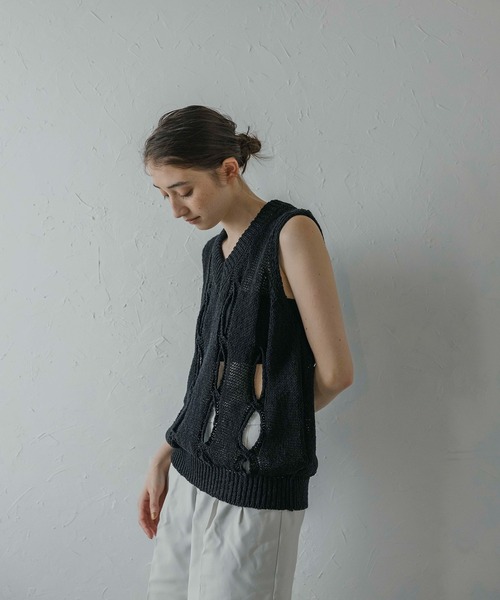 セール】【MINERTE】hole knit vest / 穴あきVネックニット