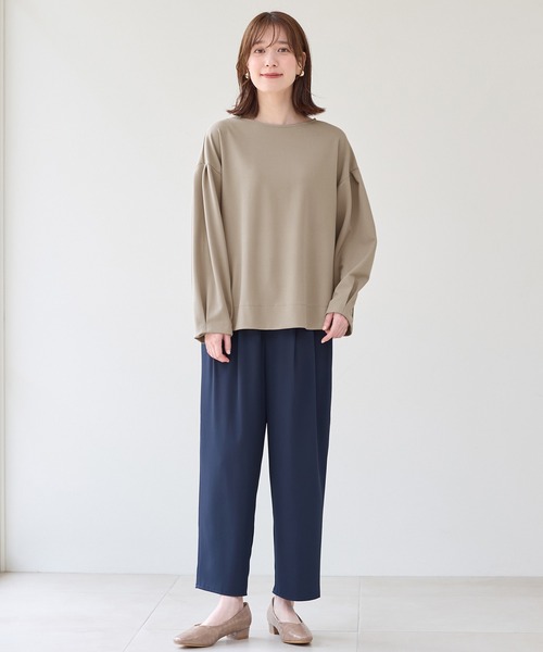 Viola e Viola(ヴィオラエヴィオラ)の「袖タックブラウスTシャツ(シャツ/ブラウス・レディース・ブラック/ホワイト/ネイビー/グレイッシュベージュ・L/LL/3L/M)」の21枚目の写真