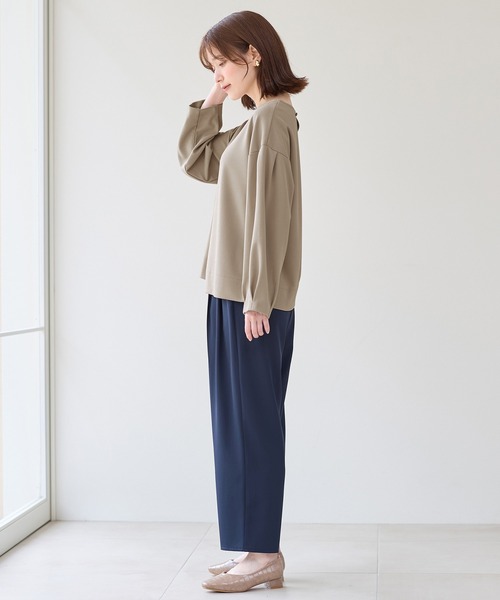 Viola e Viola(ヴィオラエヴィオラ)の「袖タックブラウスTシャツ(シャツ/ブラウス・レディース・ブラック/ホワイト/ネイビー/グレイッシュベージュ・L/LL/3L/M)」の20枚目の写真