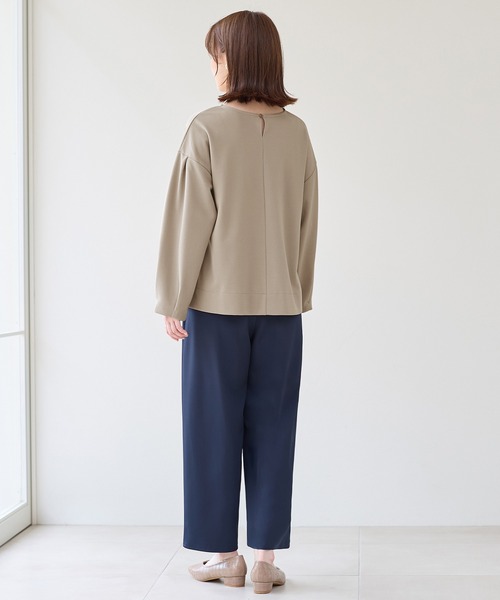 Viola e Viola(ヴィオラエヴィオラ)の「袖タックブラウスTシャツ(シャツ/ブラウス・レディース・ブラック/ホワイト/ネイビー/グレイッシュベージュ・L/LL/3L/M)」の19枚目の写真