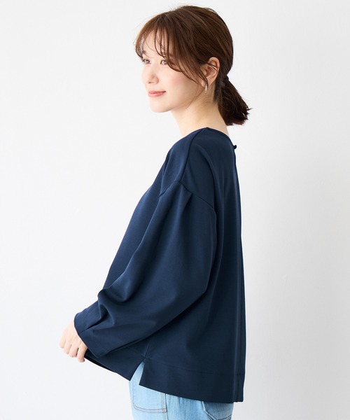 Viola e Viola(ヴィオラエヴィオラ)の「袖タックブラウスTシャツ(シャツ/ブラウス・レディース・ブラック/ホワイト/ネイビー/グレイッシュベージュ・L/LL/3L/M)」の14枚目の写真