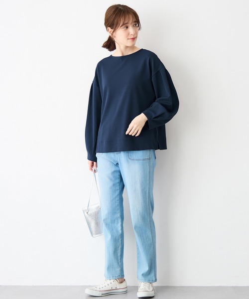 Viola e Viola(ヴィオラエヴィオラ)の「袖タックブラウスTシャツ(シャツ/ブラウス・レディース・ブラック/ホワイト/ネイビー/グレイッシュベージュ・L/LL/3L/M)」の13枚目の写真