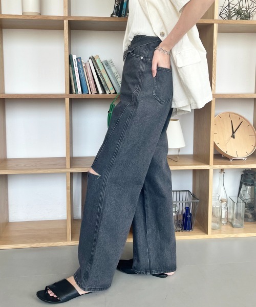 Rejoule(リジュール)の「ウエスト折り返しダメージデニムパンツ(デニムパンツ・レディース・ライトブルー/ブラック・S/M)」の7枚目の写真