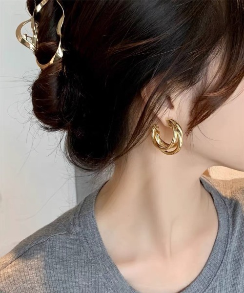 E&C closet…(イーアンドシークローゼット)の「『半額の大セール!!』三連ボリュームピアス(ピアス(両耳用)・レディース・シルバー/ゴールド・FREE)」の4枚目の写真