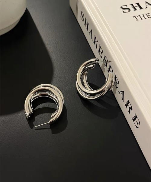 E&C closet…(イーアンドシークローゼット)の「『半額の大セール!!』三連ボリュームピアス(ピアス(両耳用)・レディース・シルバー/ゴールド・FREE)」の8枚目の写真