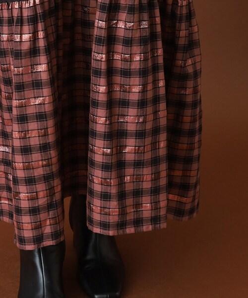 sara mallika（サラ マリカ）の「SARA MALLIKA（サラマリカ）Cotton Check Shirring Long Dress（ワンピース・レディース・ブラウン系・00）」の2枚目の写真