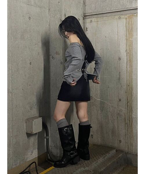 EVRIS(エヴリス)の「2WAYリボンデザインタイトニットトップス(ニット/セーター・レディース・レッド/ブラック/アイボリー/グレー・FREE)」の12枚目の写真