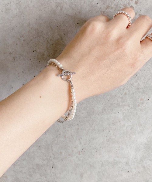 ciite'(シーテ)の「smallpearl chain layered bracelet / スモールパール×チェーンレイヤードブレスレット(ブレスレット・レディース・ゴールド/シルバー・FREE)」の6枚目の写真