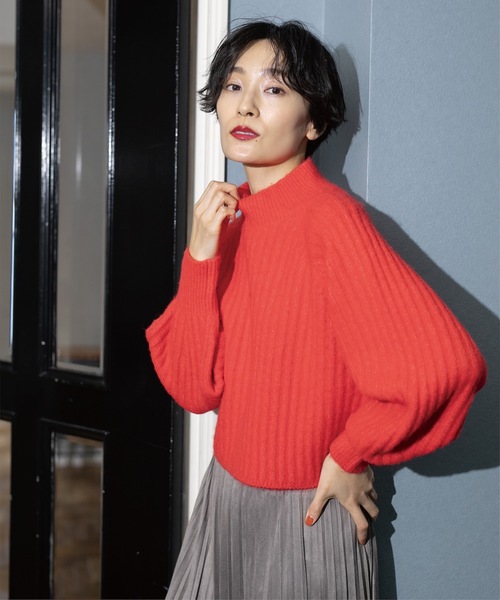 OPAQUE.CLIP(オペークドットクリップ)の「◆《美人百花掲載》ミドルゲージショートワイドリブニット【洗濯機洗い可】(ニット/セーター・レディース・ライトブルー/レッド系1/ダークグレー/オフホワイト・38/36/40)」の9枚目の写真