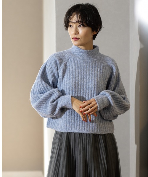 OPAQUE.CLIP(オペークドットクリップ)の「◆《美人百花掲載》ミドルゲージショートワイドリブニット【洗濯機洗い可】(ニット/セーター・レディース・ライトブルー/レッド系1/ダークグレー/オフホワイト・38/36/40)」の17枚目の写真