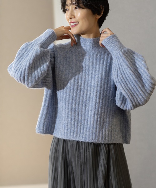 OPAQUE.CLIP(オペークドットクリップ)の「◆《美人百花掲載》ミドルゲージショートワイドリブニット【洗濯機洗い可】(ニット/セーター・レディース・ライトブルー/レッド系1/ダークグレー/オフホワイト・38/36/40)」の19枚目の写真