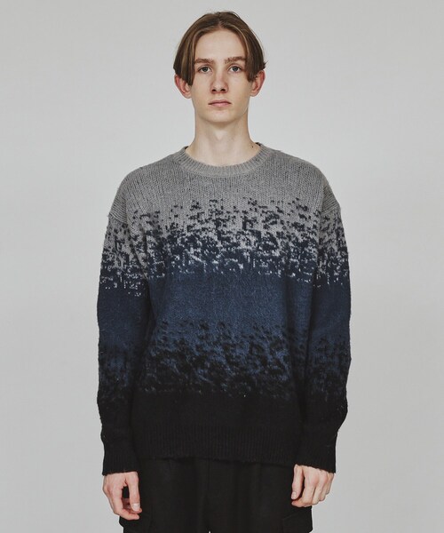 tk.TAKEO KIKUCHI（ティーケータケオキクチ）の「グラデーションニット（ニット/セーター・メンズ・ブラック/ダークブラウン/ネイビー・02/03/04）」の4枚目の写真