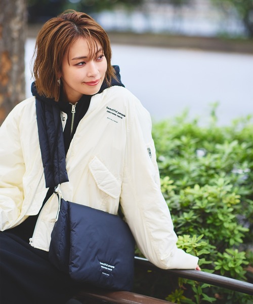 beautiful people(ビューティフルピープル)の「【beuatiful people/ビューティフルピープル】別注 beuatiful people×TAION PATTED MA-1 BLOUSON/パデッドダウンMA-1ブルゾン/撥水/洗える/暖かい/軽量(ダウンジャケット/コート・レディース・ホワイト/ブラック/グレー・40/36)」の4枚目の写真