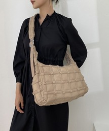 キルティングショルダーバッグ大容量軽量鞄