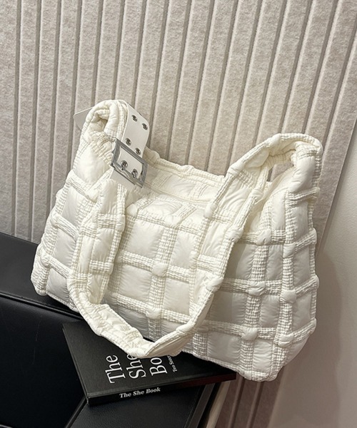 Miniministore（ミニミニストア）の「キルティングショルダーバッグ大容量軽量鞄（ショルダーバッグ・レディース・ブルー/オレンジ/ブラック/グレー/オフホワイト/ピンク/カーキ/ベージュ・FREE）」の2枚目の写真