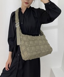 キルティングショルダーバッグ大容量軽量鞄