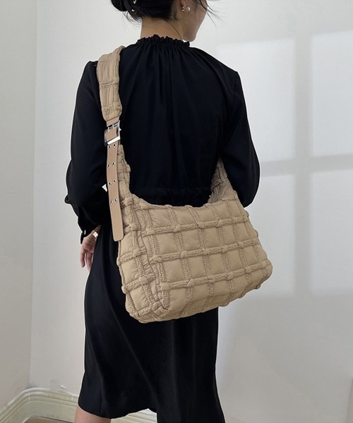 Miniministore（ミニミニストア）の「キルティングショルダーバッグ大容量軽量鞄（ショルダーバッグ・レディース・ブルー/オレンジ/ブラック/グレー/オフホワイト/ピンク/カーキ/ベージュ・FREE）」の17枚目の写真