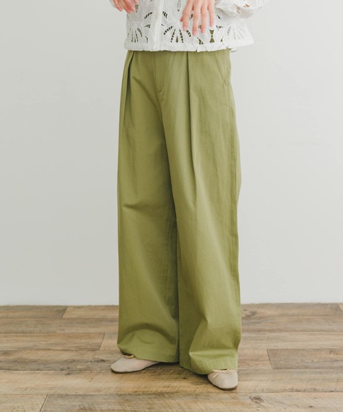 ITEMS URBANRESEARCH（アイテムズ アーバンリサーチ）の「コットンタックワイドパンツ（その他パンツ・レディース・チャコールグレー/グレー系その他/カーキ・FREE）」の3枚目の写真