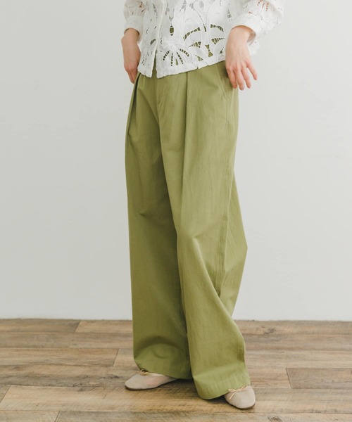 ITEMS URBANRESEARCH（アイテムズ アーバンリサーチ）の「コットンタックワイドパンツ（その他パンツ・レディース・チャコールグレー/グレー系その他/カーキ・FREE）」の9枚目の写真