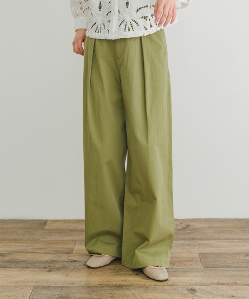 ITEMS URBANRESEARCH（アイテムズ アーバンリサーチ）の「コットンタックワイドパンツ（その他パンツ・レディース・チャコールグレー/グレー系その他/カーキ・FREE）」の8枚目の写真