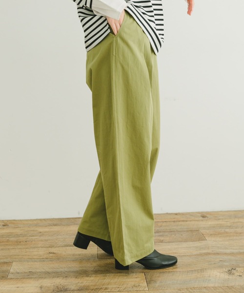 ITEMS URBANRESEARCH（アイテムズ アーバンリサーチ）の「コットンタックワイドパンツ（その他パンツ・レディース・チャコールグレー/グレー系その他/カーキ・FREE）」の12枚目の写真