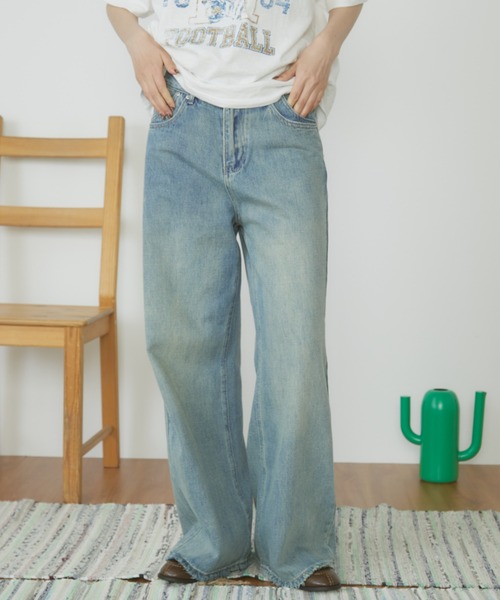 MERLOT(メルロー)の「【サイズ展開あり】【ウォッシュ加工】ヴィンテージライクワイドデニム(デニムパンツ・レディース・ブルー・LARGE/MEDIUM/SMALL)」の1枚目の写真