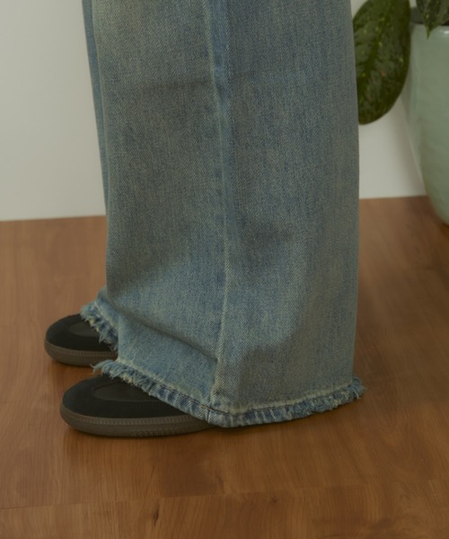 MERLOT(メルロー)の「【サイズ展開あり】【ウォッシュ加工】ヴィンテージライクワイドデニム(デニムパンツ・レディース・ブルー・LARGE/MEDIUM/SMALL)」の14枚目の写真