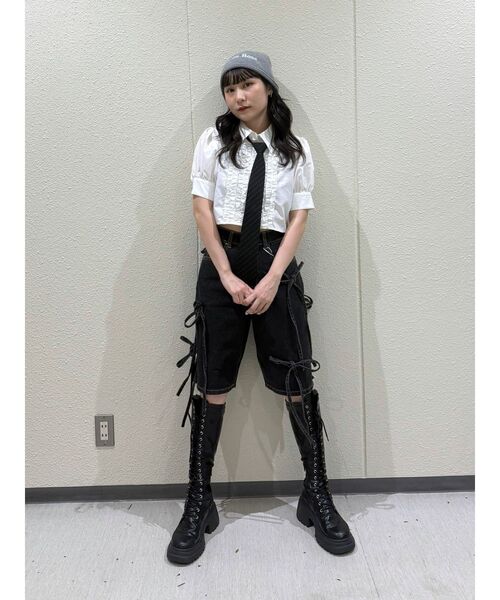 jouetie(ジュエティ)の「ワイドデニムリボンハーフパンツ(デニムパンツ・レディース・ブルー/ブラック・MEDIUM/SMALL)」の11枚目の写真