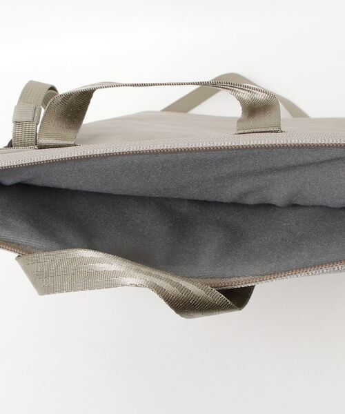 CHROME（クローム）の「［ CHROME / クローム ］LAPTOP BAG MD / ラップトップ バッグ ミディアム 耐水 2L（エコバッグ/サブバッグ・メンズ・グレー/ブラック/モスグリーン・FREE）」の12枚目の写真