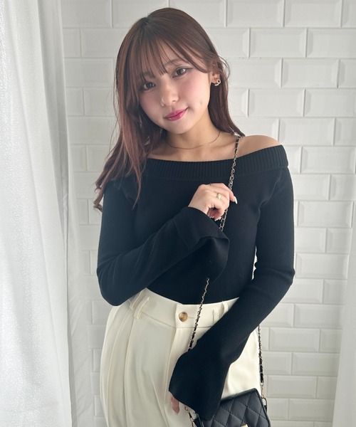wears（ウェアーズ）の「オフショルダーニットトップス 薄手ニットトップス（Tシャツ/カットソー・レディース・グレー/ブラック・FREE）」の6枚目の写真