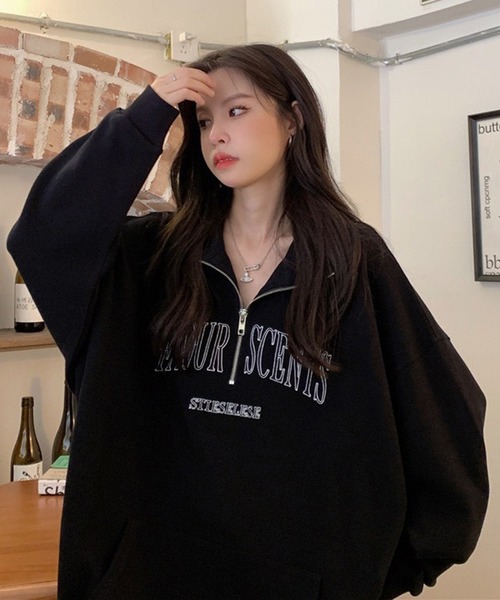 VIBGYOR（ヴィブジョー）の「[NARULA/ナルラ]カジュアル ロゴ プリント ハーフジップ アップ(CZ)（Tシャツ/カットソー・レディース・グレー/ブラック・FREE）」の2枚目の写真