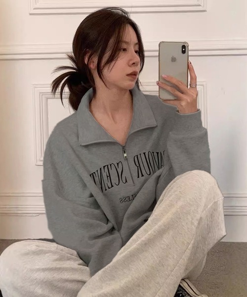 VIBGYOR（ヴィブジョー）の「[NARULA/ナルラ]カジュアル ロゴ プリント ハーフジップ アップ(CZ)（Tシャツ/カットソー・レディース・グレー/ブラック・FREE）」の4枚目の写真