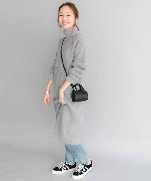 URBAN RESEARCH（アーバンリサーチ）の「UR タートルネックルーズニットワンピース（ワンピース・レディース・ネイビー/グレー/ブラック・FREE）」の3枚目の写真