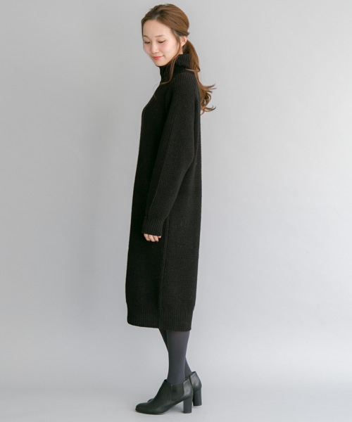 URBAN RESEARCH（アーバンリサーチ）の「UR タートルネックルーズニットワンピース（ワンピース・レディース・ネイビー/グレー/ブラック・FREE）」の10枚目の写真