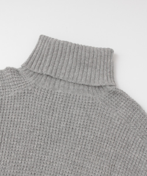 URBAN RESEARCH（アーバンリサーチ）の「UR タートルネックルーズニットワンピース（ワンピース・レディース・ネイビー/グレー/ブラック・FREE）」の8枚目の写真