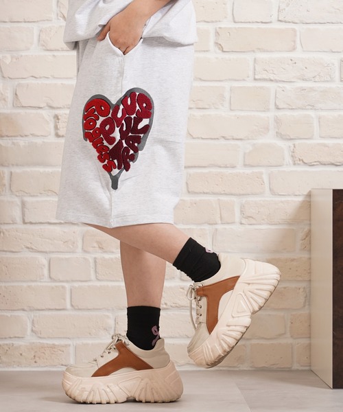 1111clothing(ワンフォークロージング)の「ハート サガラ刺繍 スウェットショーツ / Heart Sagara Embroidery Sweatshorts(スウェットパンツ・メンズ・ブラック/ブラウン/アッシュ/チャコールグレー・M/L)」の1枚目の写真
