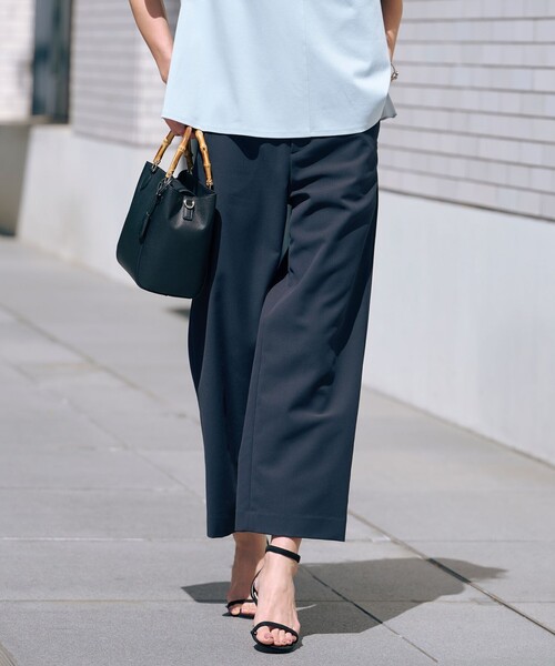 J.PRESS(ジェイプレス)の「【洗える】Crispyツイル ストレート パンツ(その他パンツ・レディース・ベージュ系/ブラック系・T17/T15/T13)」の2枚目の写真